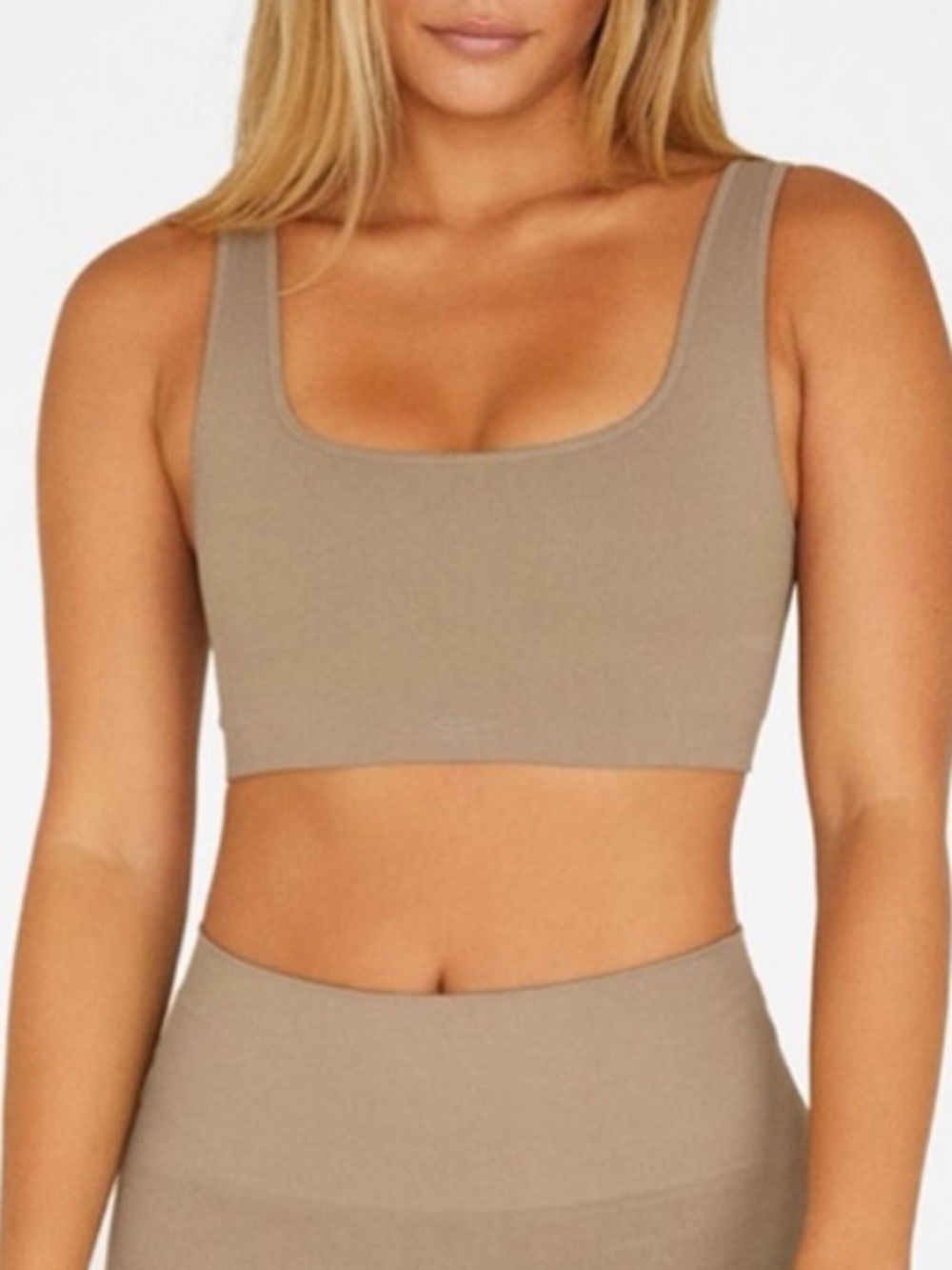 Set Active Sculptflex Cropped Top in Sand color